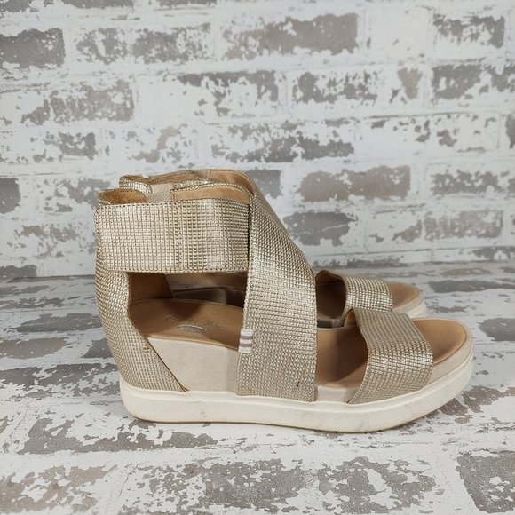 Dr. Scholl's Women's Gold Scout Wedge Comfort Sandals V320 - Picture 2 of 8